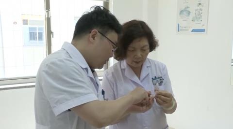 giun trong mat cau be 2 tuoi anh 1