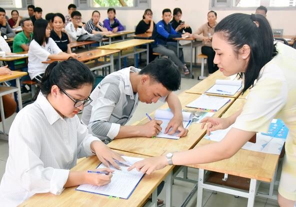 Lung tung vi nguon tuyen can kiet hinh anh