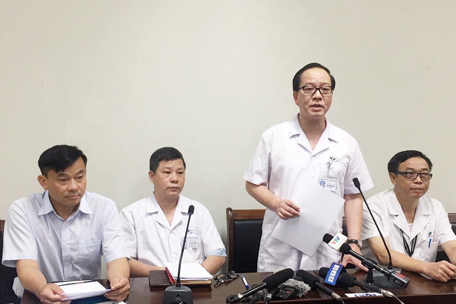 bé 3 tuổi bị bỏ quên trên xe 7 tiếng ảnh 1 be 3 tuoi bi bo quen tren xe 7 tieng anh 1