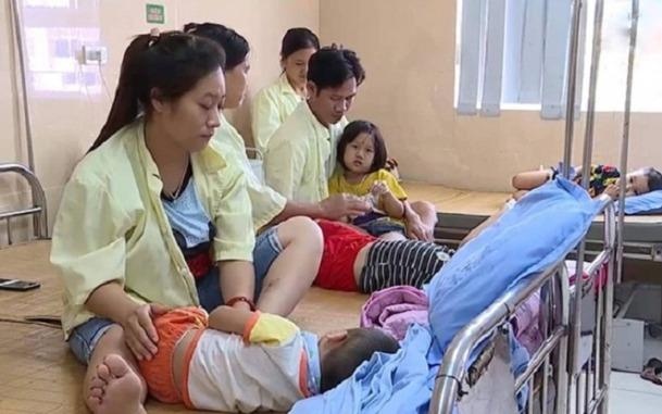 88 tre mam non o Phu Tho nhap vien nghi do ngo doc hinh anh