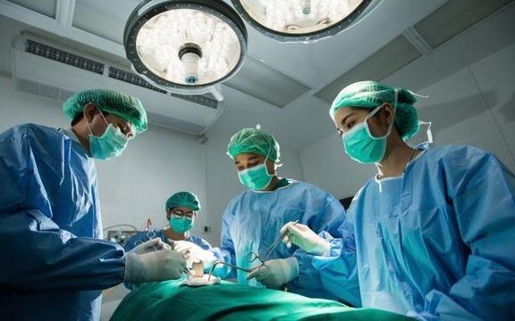 6 gio cuu nguoi dan ong thoat khoi guong mat 'ong Bi' hinh anh