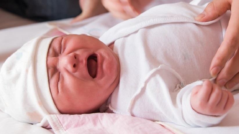 Be so sinh 5 ngay tuoi bi chay mau, me tuong con co kinh nguyet hinh anh