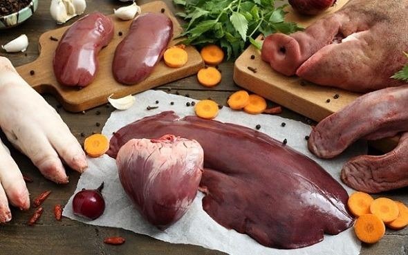 Bac si dinh duong khuyen cao gi khi cho tre an noi tang dong vat? hinh anh