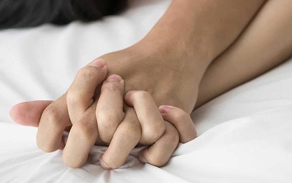 Vua quan he lan dau, chang trai phai om 'cua quy' den bac si hinh anh