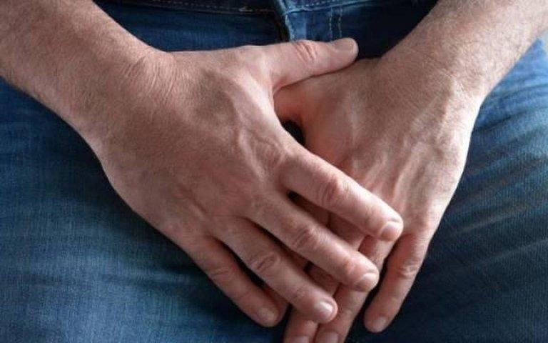 Dem tai hop, nam thanh nien bi 'gay sung' hinh anh