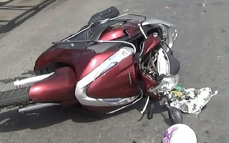 Me bat can de con tu van tay ga xe may hinh anh