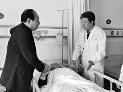 Bác sĩ phẫu thuật cứu người ảnh 1 Bac si phau thuat cuu nguoi anh 1