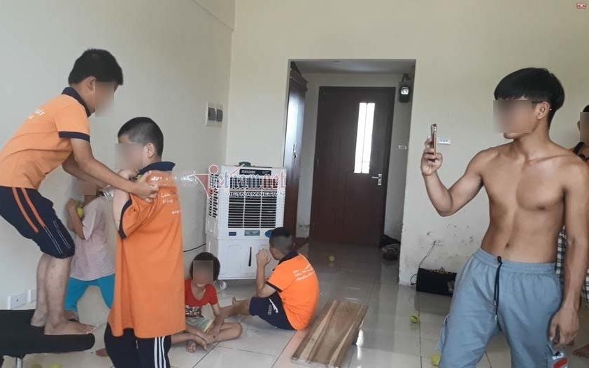 'Cua ai' bien nhan vien ban tap hoa thanh giao vien day tre tu ky hinh anh