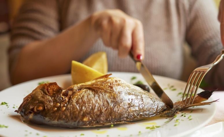 Dieu cam ky khi an ca anh 7