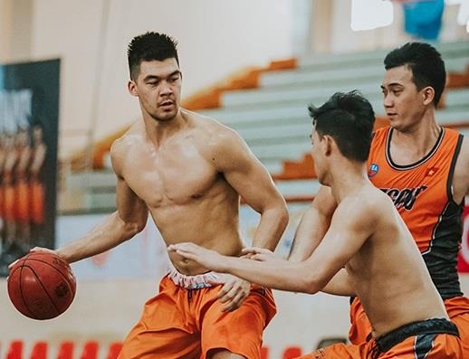 Cau thu bong ro nao cua Viet Nam cao 2,01 m? hinh anh