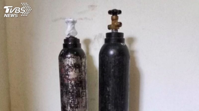 Thanh nien chet sau khi hit bong anh 1