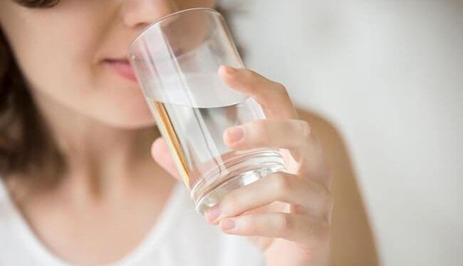 Hoc nguoi Nhat cach uong nuoc de co lan da trang hong hinh anh