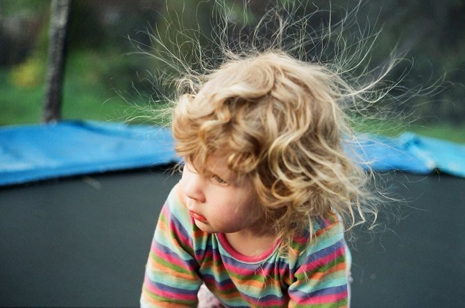 Hiện tượng tĩnh điện vào mùa lạnh ảnh 1 Hien tuong tinh dien vao mua lanh anh 1