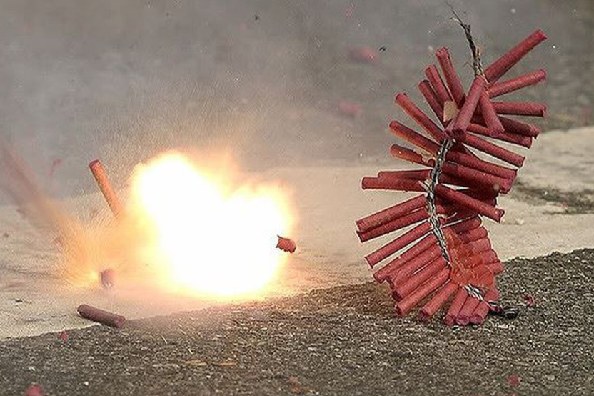 Len mang hoc che tao phao, nam sinh 13 tuoi bi dap nat ban tay hinh anh