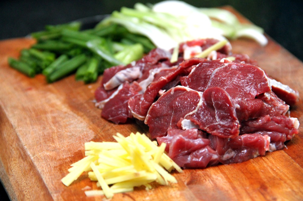 Nhung dieu cam ky khi an thit bo hinh anh