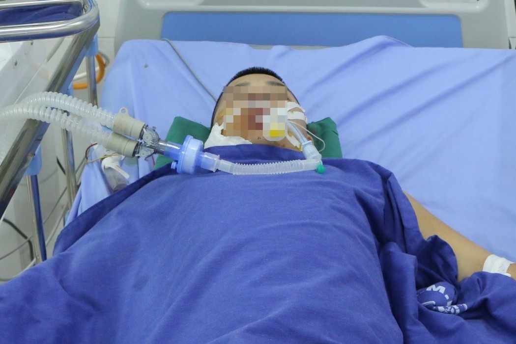 Chang trai bi dao dam vao co sau 15 cm hinh anh