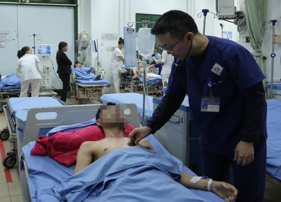 Ngo doc ruou ngam hat cau kho anh 1