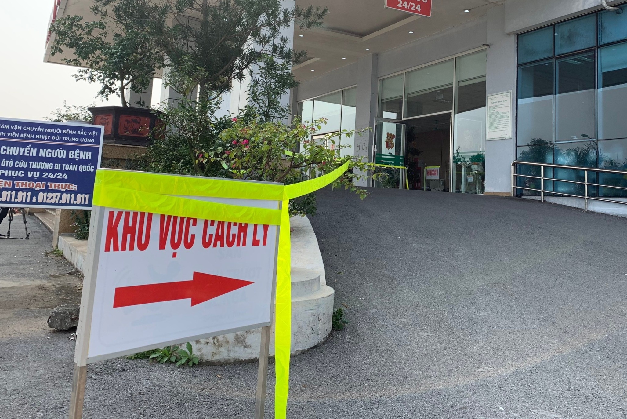 Them 3 ca nghi nhiem virus corona, Ha Noi cach ly 7 nguoi hinh anh