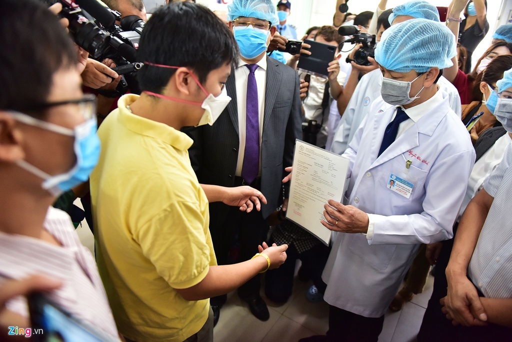 Bệnh nhân nhiễm virus corona được xuất viện ảnh 1 Benh nhan nhiem virus corona duoc xuat vien anh 1