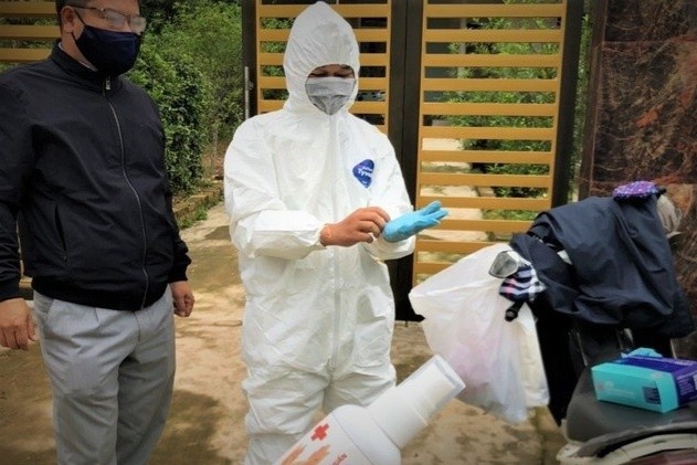 Cac nuoc tren the gioi deu cach ly nguoi nghi nhiem Covid-19 14 ngay hinh anh