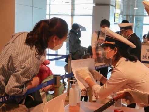 Nguoi nhap canh tu Italy, Iran phai khai bao y te hinh anh