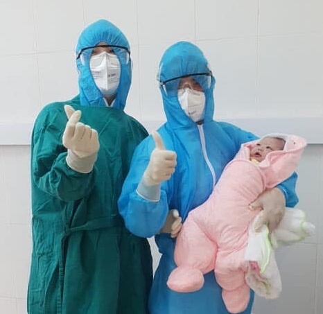 Em bé trào đời trong khu cách ly ảnh 1 Em be trao doi trong khu cach ly anh 1
