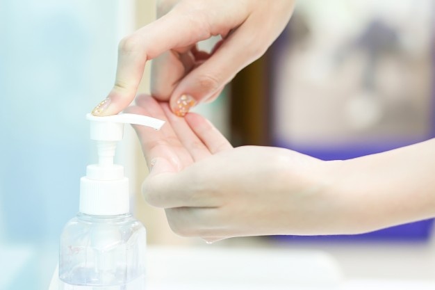 Dùng cồn để sát khuẩn ảnh 1 Dung con de sat khuan anh 1