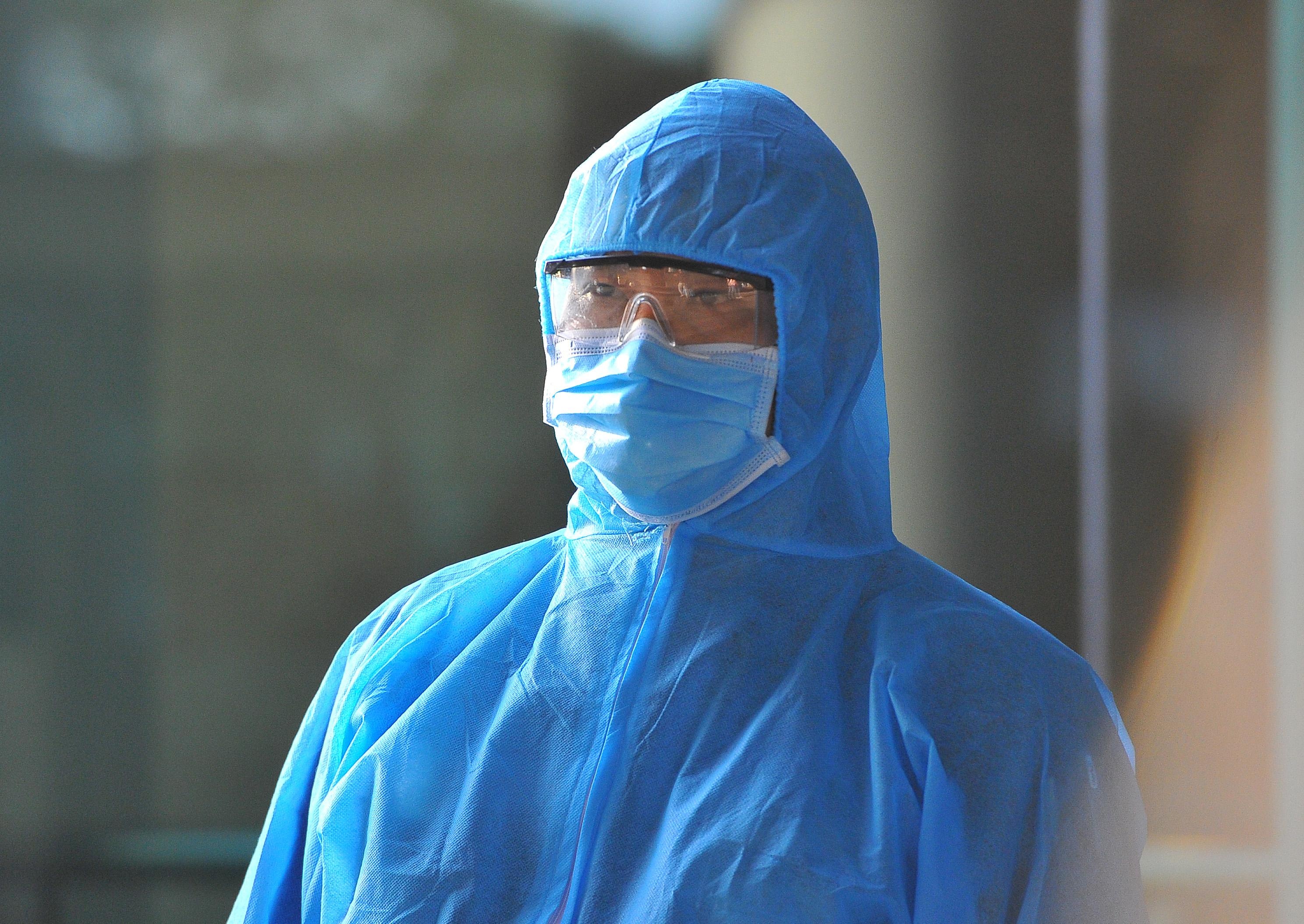 Deo khau trang van lay nhiem virus anh 8