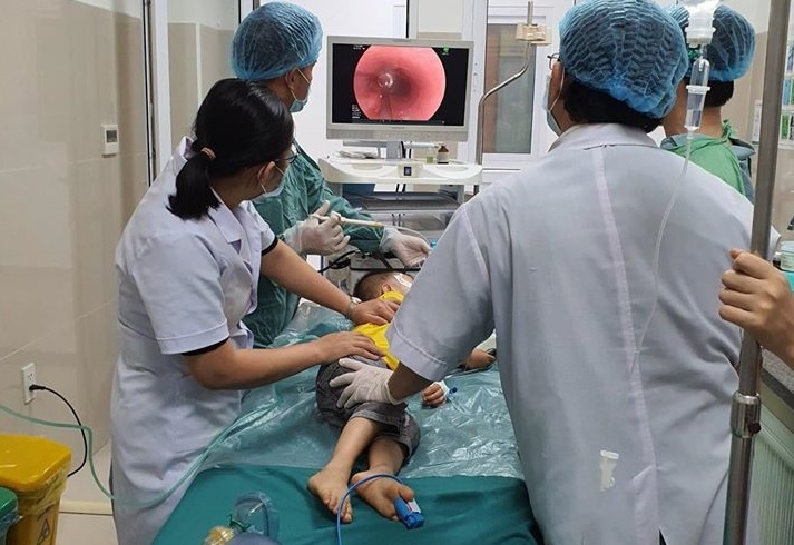 trẻ nuốt phải dị vật ảnh 1 tre nuot phai di vat anh 1