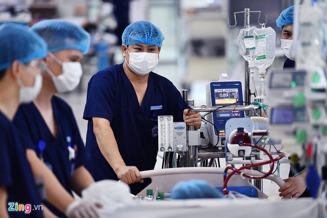 Bach Mai xet nghiem SARS-CoV-2 5.000 nguoi anh 2