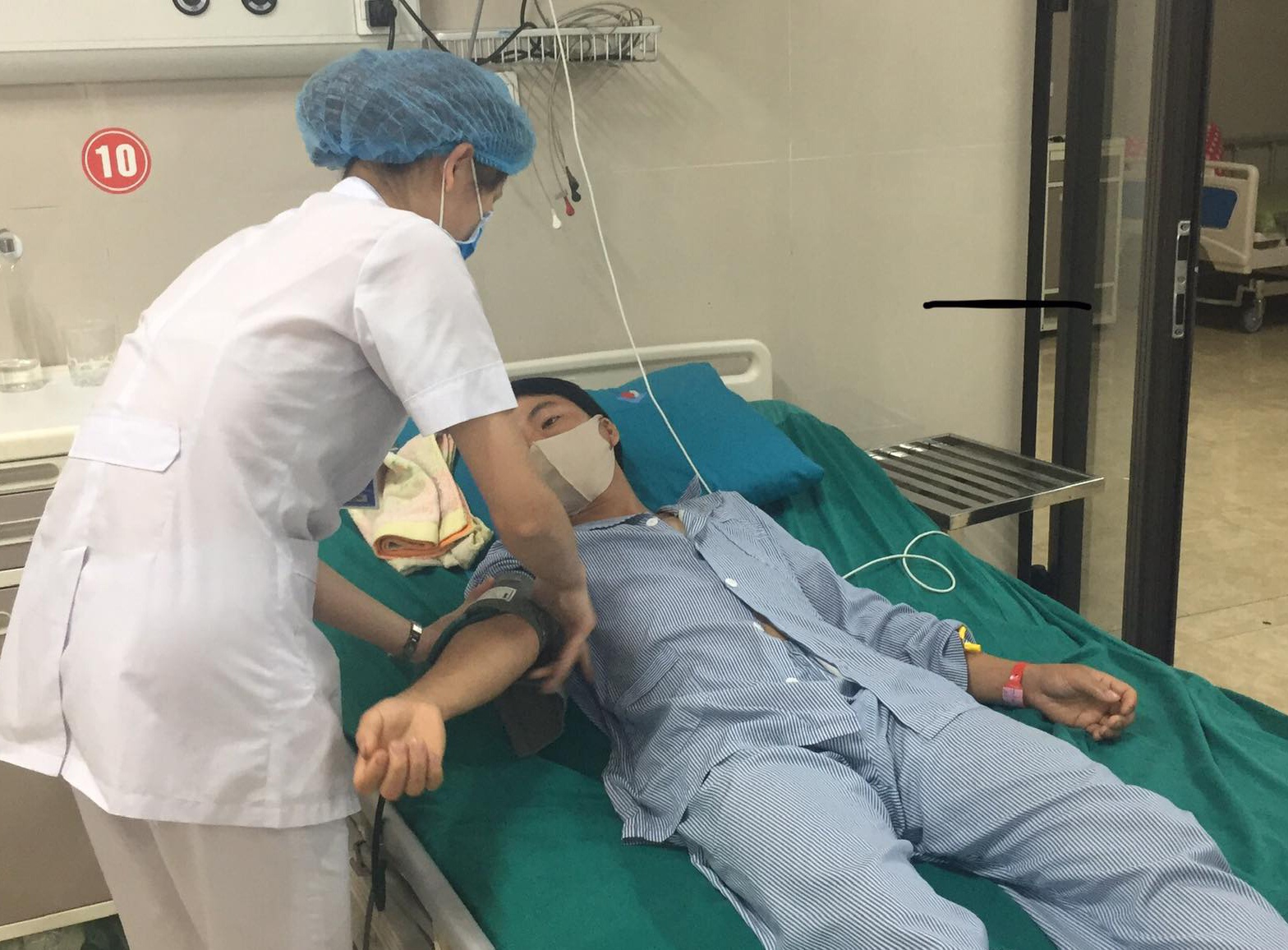 Suyt mat mang sau khi an trung kien anh 1