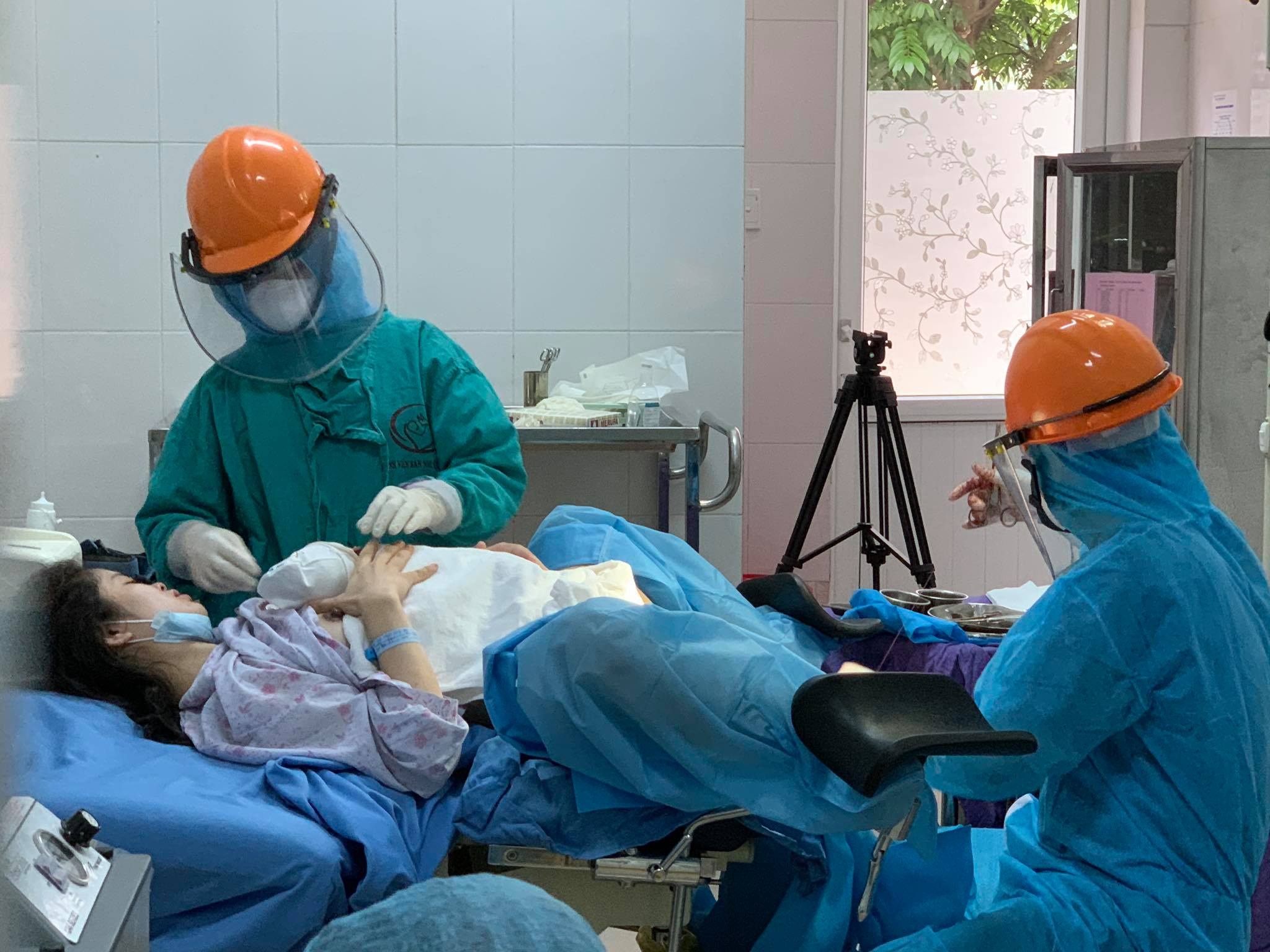 Sinh con trong phòng cách ly phòng dịch ảnh 1 Sinh con trong phong cach ly phong dich anh 1