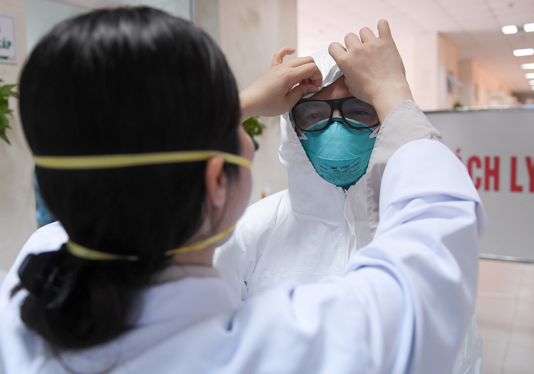 Them 2 nguoi mac Covid-19, ca nuoc 257 benh nhan hinh anh