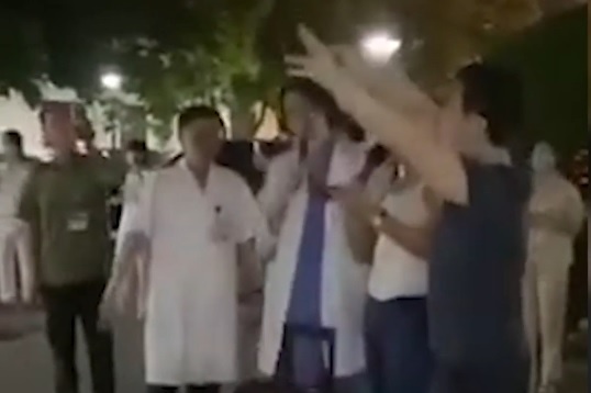 BV Bạch Mai làm rõ việc tụ tập đông người ảnh 1 BV Bach Mai lam ro viec tu tap dong nguoi anh 1