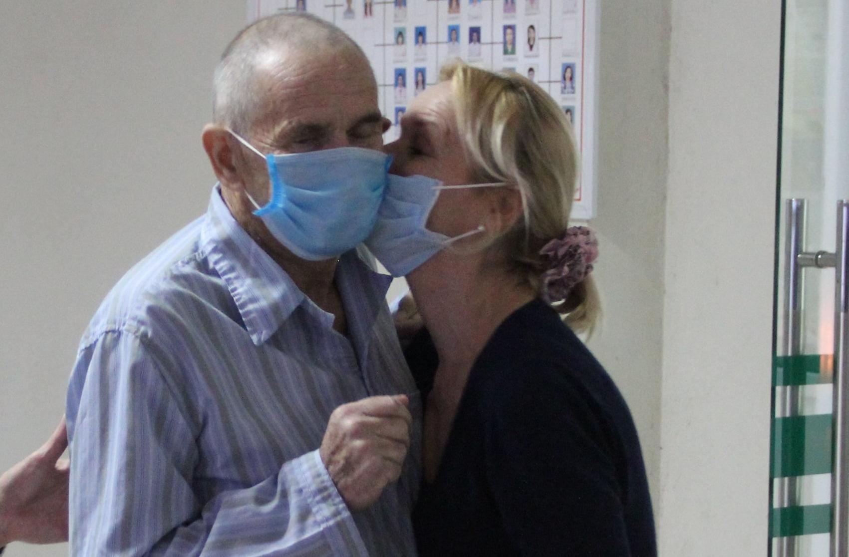 Benh nhan mac Covid-19 tung phai tho may xuat vien hinh anh