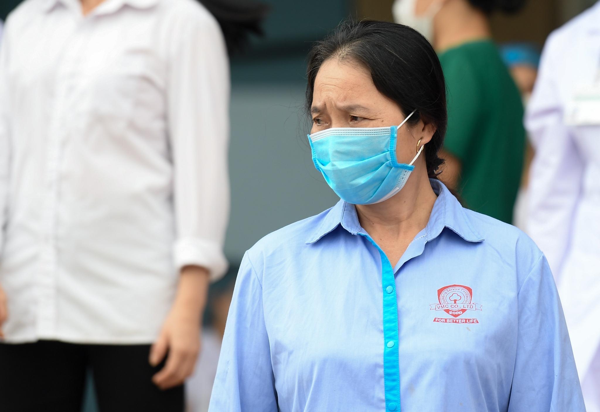 Nhan vien Truong Sinh mac Covid-19 khoi benh anh 1