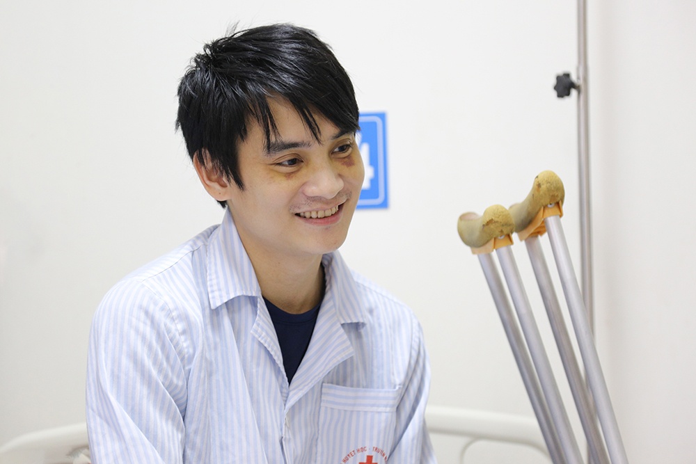 Chang trai mac benh hemophilia anh 1