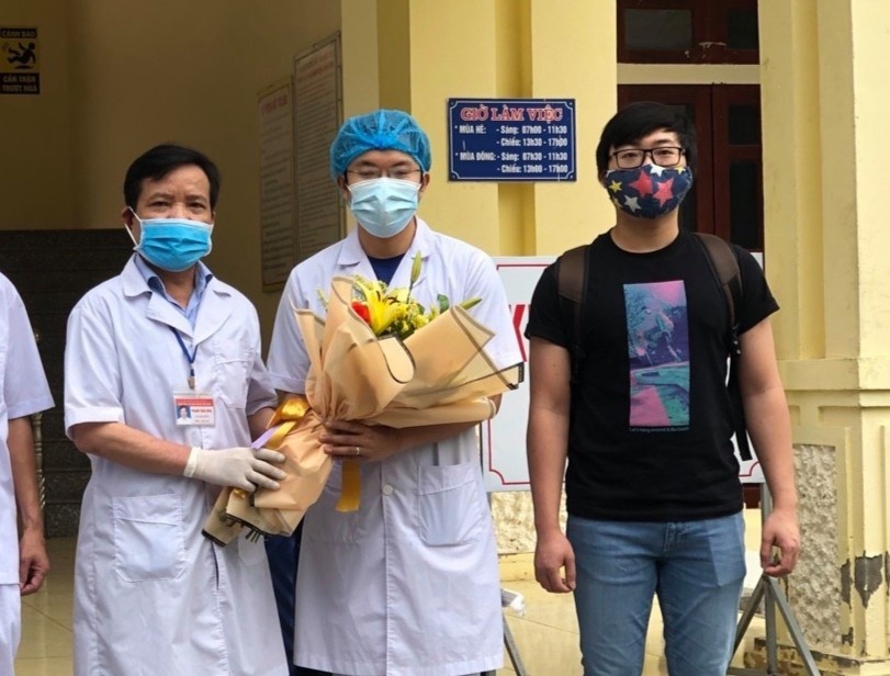 Them 12 benh nhan mac Covid-19 hoi phuc hinh anh