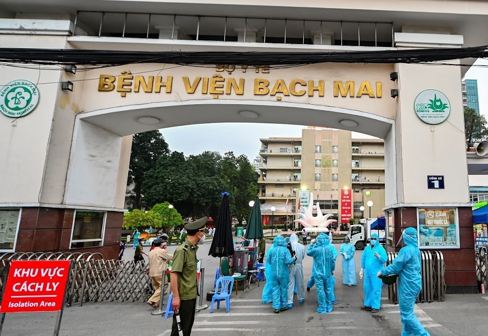 Den het 3/5, Benh vien Bach Mai chi tiep nhan ca benh nang hinh anh