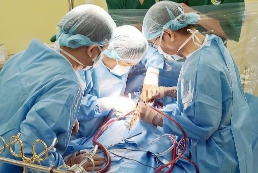Tieu ra mau, nguoi phu nu bi vo u than hinh anh