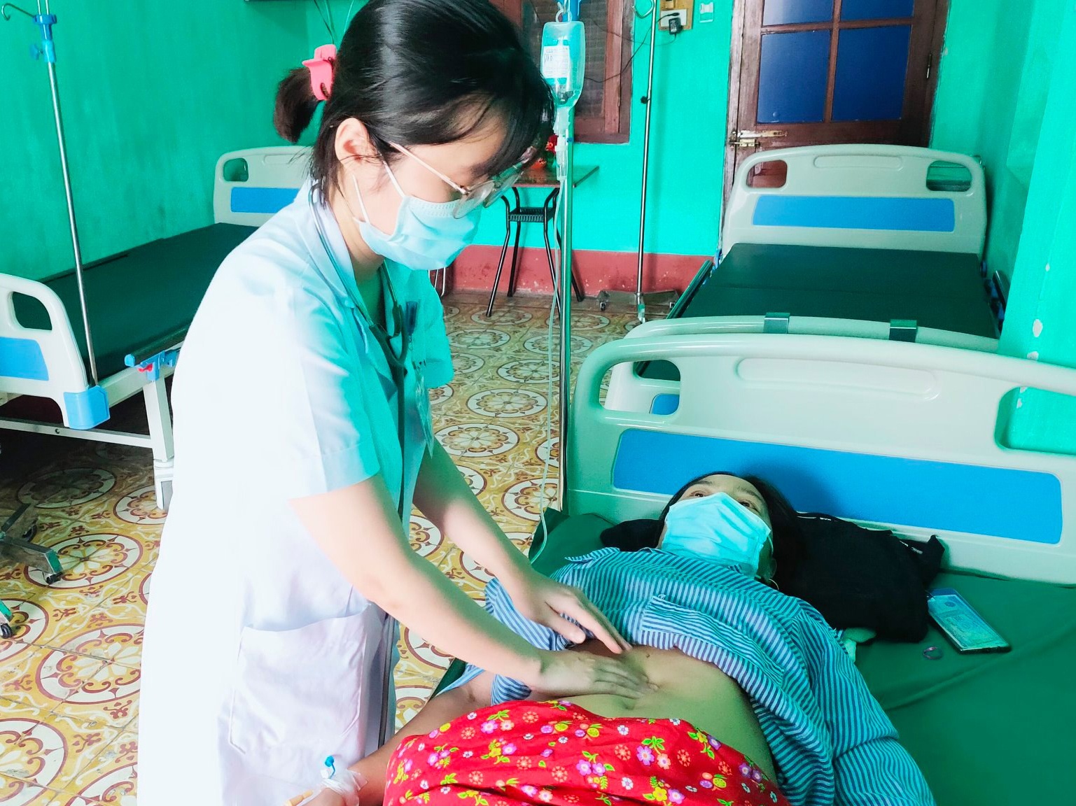 25 cong nhan ngo doc thuc pham anh 1