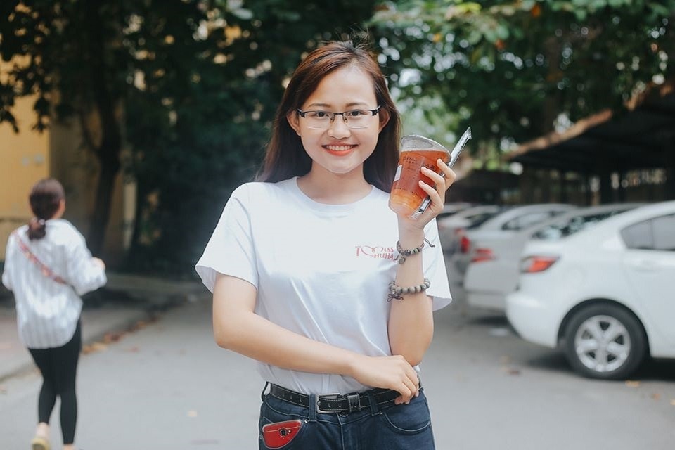 Co gai mac viem tuy xuong va hanh trinh chien thang benh tat hinh anh