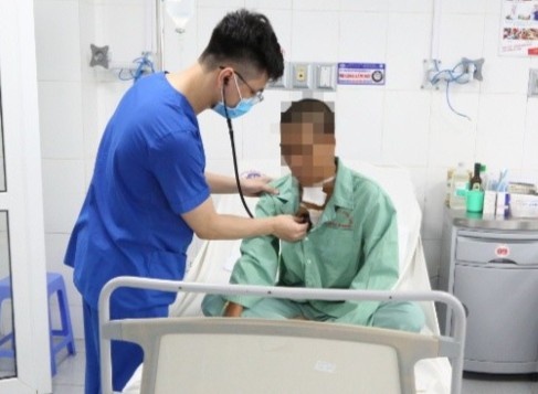 Thanh nien 23 tuoi hoi phuc sau tai nan vo tim hinh anh