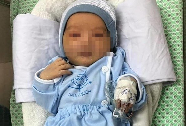 Be trai bi bo roi o ho ga cai may tho hinh anh