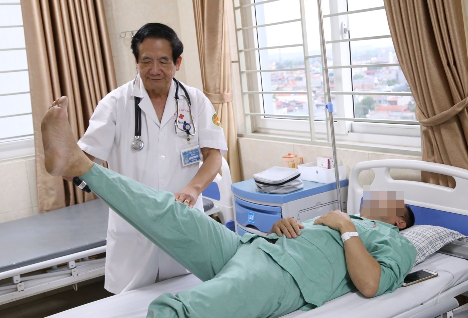 Nguoi dan ong dot quy do tam nuoc lanh sau khi choi the thao hinh anh