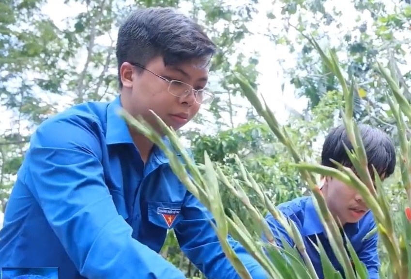 Hoc su Viet thoi vlog hinh anh