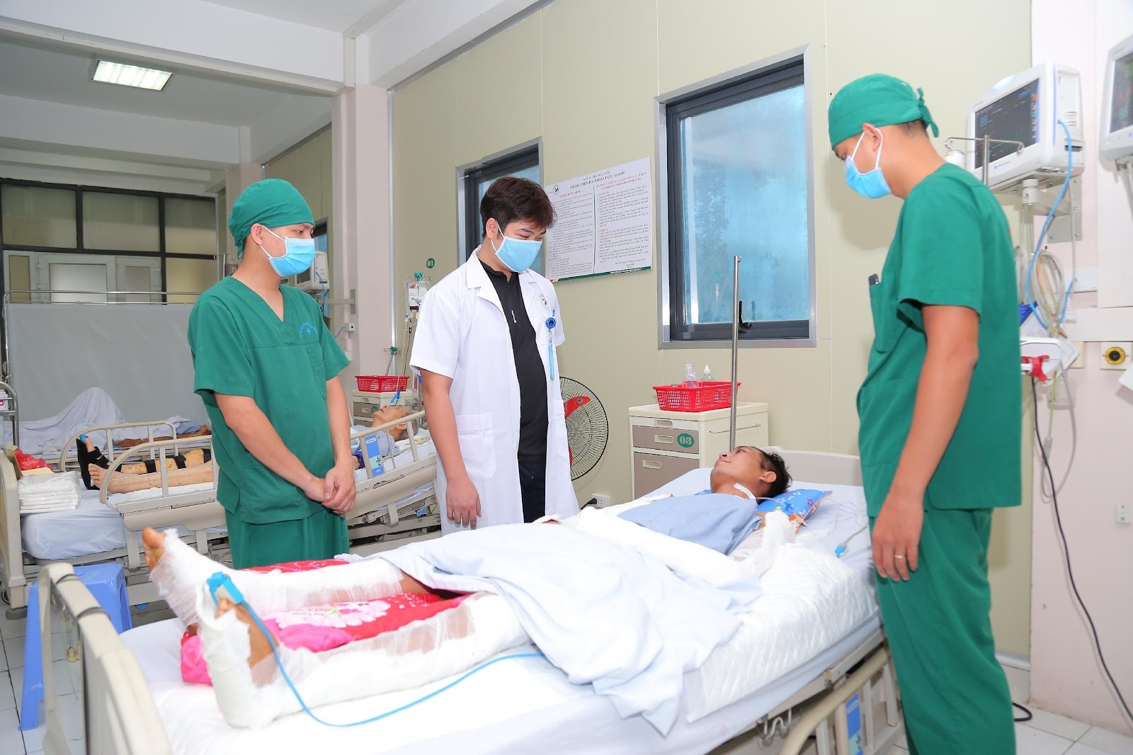 Thoat chet sau khi nga cao 10 m anh 1