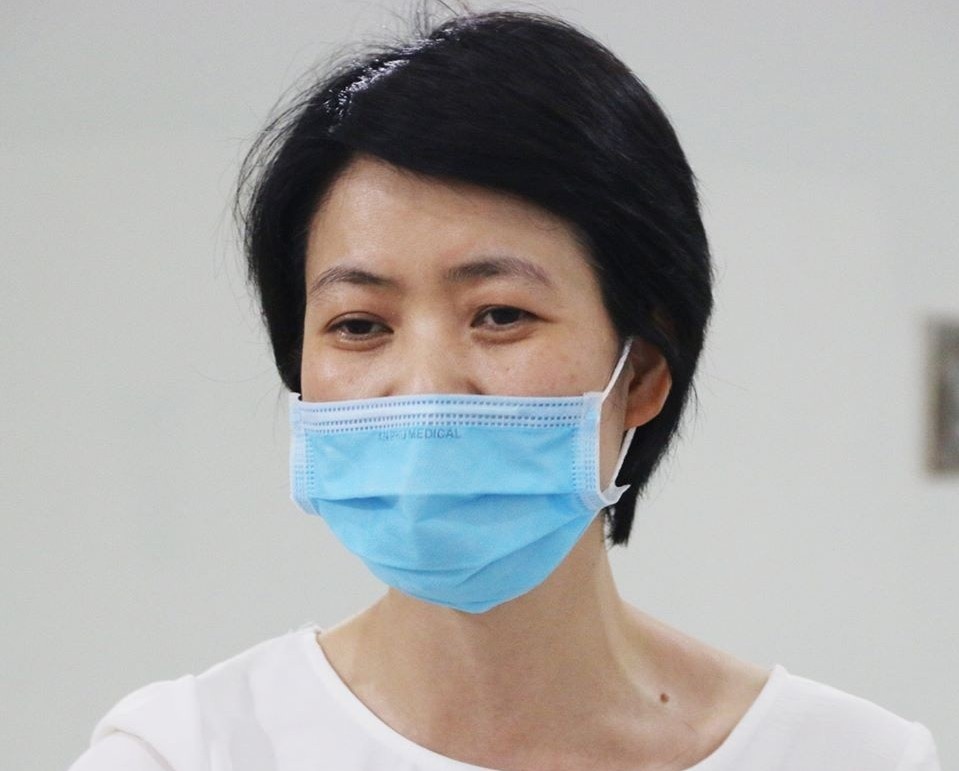 Nu bac si thuoc tung ngoc ngach trong benh vien da chien o Da Nang hinh anh