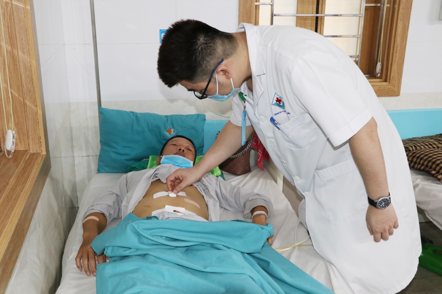 Thủng ruột vì thói quen ngậm tăm ảnh 1 Thung ruot vi thoi quen ngam tam anh 1