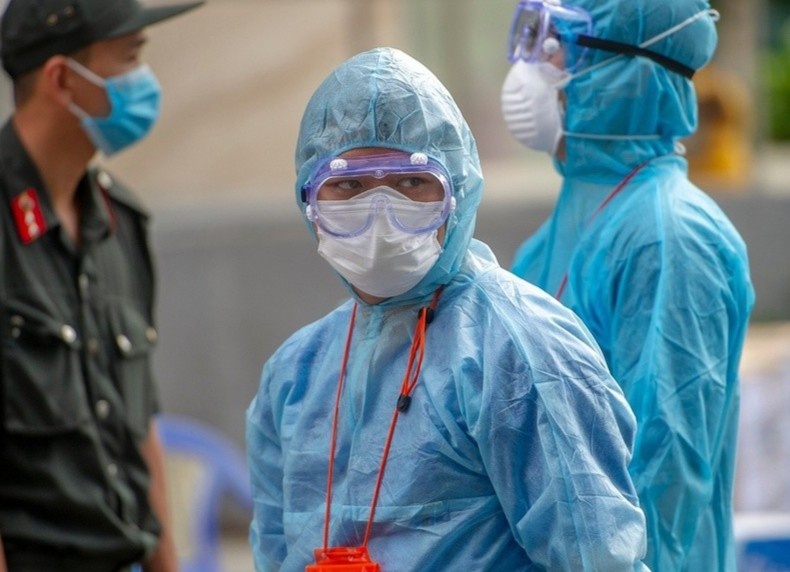 Chuyen gia Phap nhap canh Viet Nam mac Covid-19 hinh anh